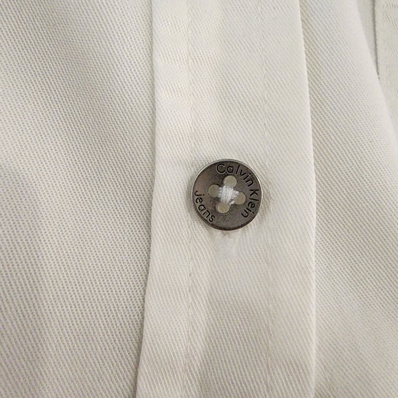 Calvin Klein Jeans long sleeve white button down crop top, size Medium - Picture 4 of 6